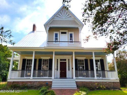 708 Orleans St, Natchez, MS, 39120-3529 | Card Image