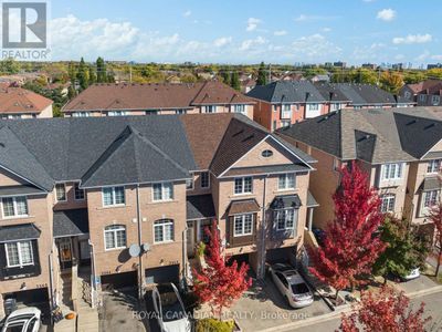 3240 Redpath Cir, Townhouse with 3 bedrooms, 3 bathrooms and 2 parking in Mississauga ON | Image 2