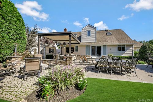 8 Harmony Ct, Syosset, NY, 11791-2524 | Card Image