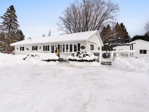 5425 Old County Road Q, Manitowoc, WI, 54220-9012 | Card Image