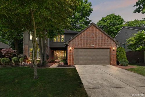 2082 Avon Lake Ln, Rochester Hills, MI, 48307-4334 | Card Image