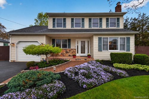 112 Dorchester Road, Brookhaven, NY, 11779 | Card Image