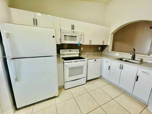 unit-204-2650 Se 12th Pl, Homestead, FL, 33035-2309 | Card Image