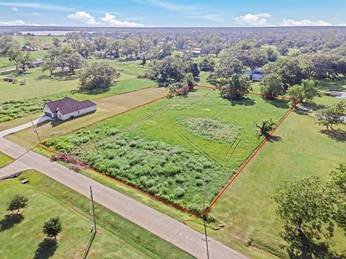 626 Mill Rd, Angleton, TX, 77515-9246 | Card Image