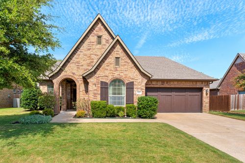 2707 Stonebriar Ct, Arlington, TX, 76001-7712 | Card Image
