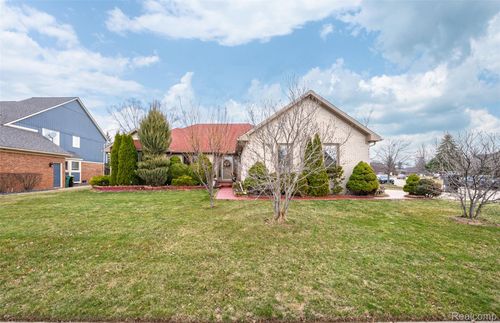 47310 Beacon Square Dr, Macomb, MI, 48044-2854 | Card Image