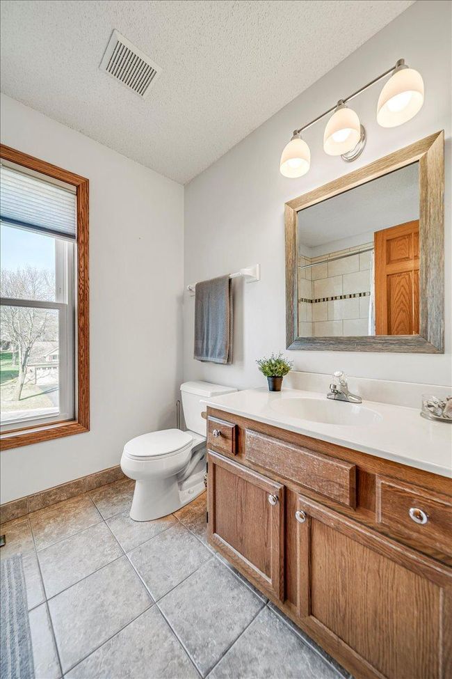 Upper Level Full Bathroom | Image 43