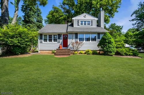 88 Woodlawn Ave, Bridgewater, NJ, 08807-2032 | Card Image