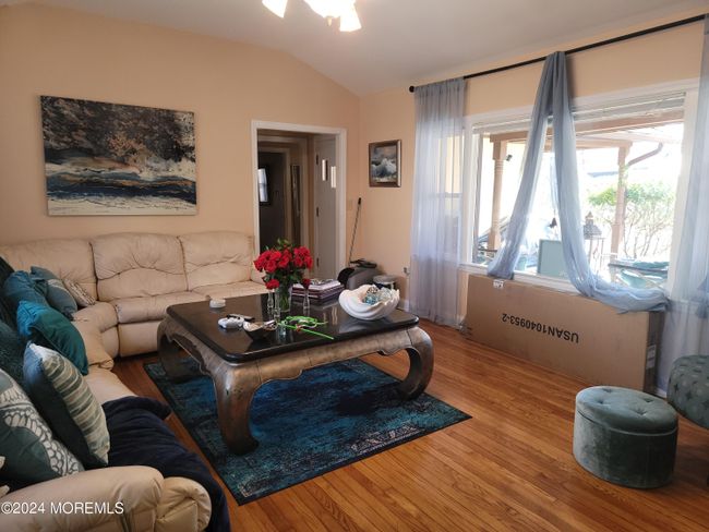LIVING ROOM PICTURE WINDOW | Image 11