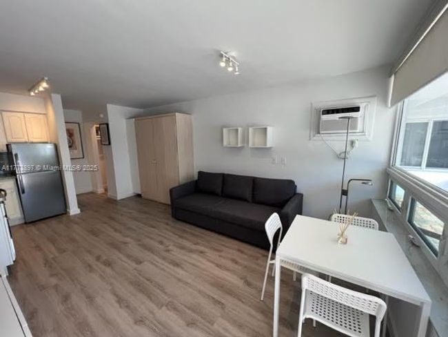 APT-17 - 4228 N Ocean Dr, Condo with 0 bedrooms, 1 bathrooms and null parking in Lauderdale By The Sea FL | Image 4