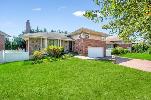 51 Bellwood Dr, New Hyde Park, NY, 11040-3712 | Card Image