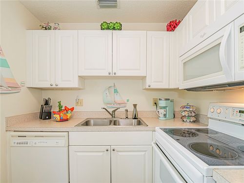 apt-103-12 Vista Palm Ln, Vero Beach, FL, 32962-4614 | Card Image