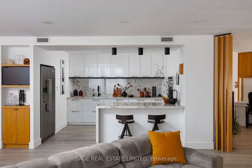 311-245 The Donway N/A W, North York, ON, M3B3M2 | Card Image