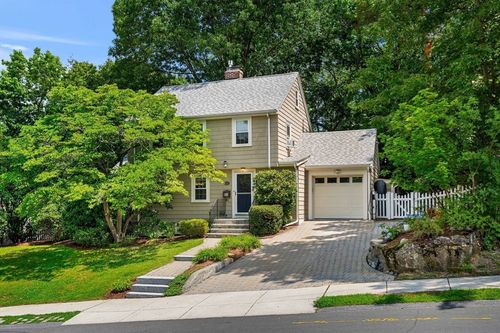 4 Daniels St, Lexington, MA, 02421-6304 | Card Image