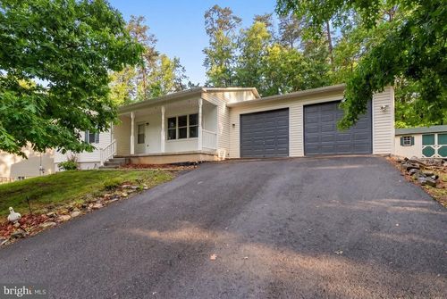 100 Woodlands Ln, CROSS JUNCTION, VA, 22625-2546 | Card Image