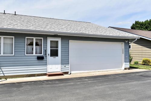 1328B Mcnally Dr, Winona, MN, 55987-6361 | Card Image