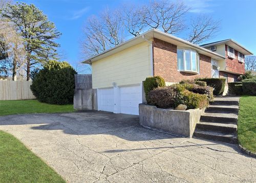 52 Lolly Ln W, Centereach, NY, 11720 | Card Image