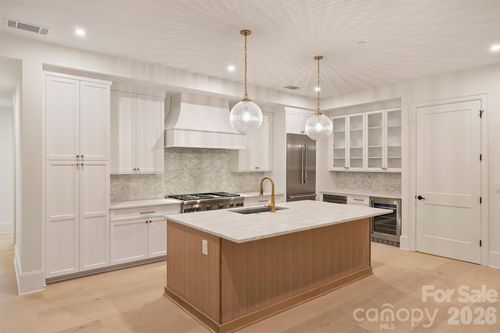 304-409 Queens Rd, Charlotte, NC, 28207-1435 | Card Image