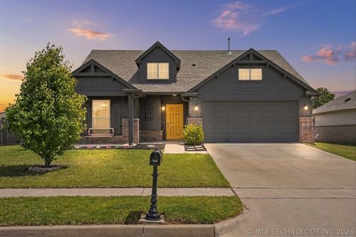 7209 S Hemlock Ave, Broken Arrow, OK, 74011-7497 | Card Image