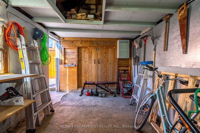 114 London St N, House other with 3 bedrooms, 2 bathrooms and 2 parking in Hamilton ON | Image 38