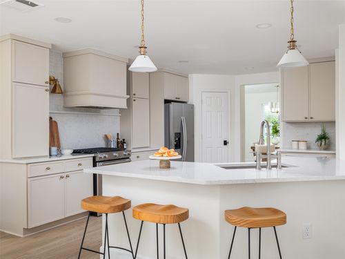 525 Golden Creek Dr, Round Rock, TX, 78665-7916 | Card Image