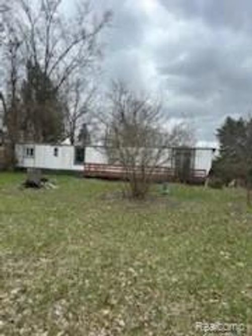5545 E M 36, Pinckney, MI, 48169-9234 | Card Image