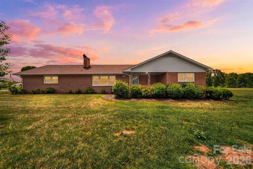 8604 Old Nc 10, Hickory, NC, 28602-8628 | Card Image