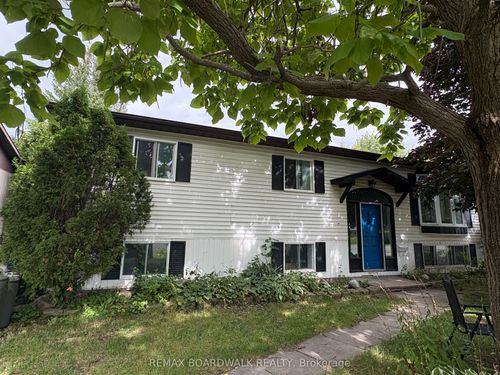 15B Dowdall Cres, Ottawa, ON, K2S1T9 | Card Image