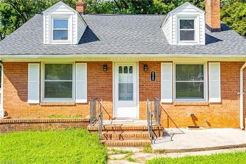 820 Moore St, Reidsville, NC, 27320-2730 | Card Image