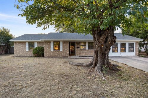 2625 Spruce Park Dr, Richland Hills, TX, 76118-6718 | Card Image