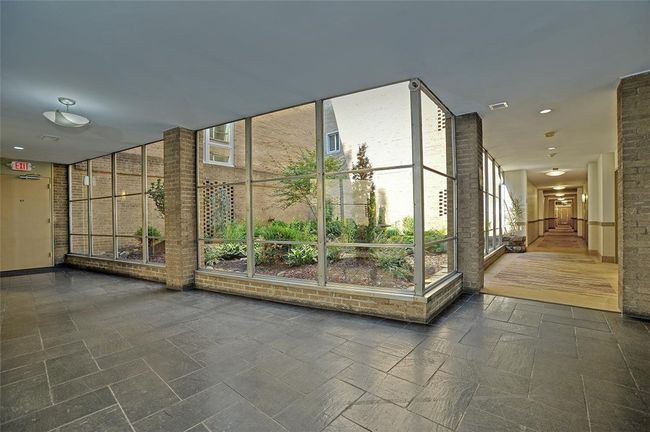 APT-311 - 5100 5 Th Ave, Condo with 2 bedrooms, 2 bathrooms and 1 parking in Shadyside PA | Image 5