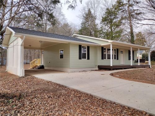 424 Auburndale St, Winston-Salem, NC, 27104-3704 | Card Image