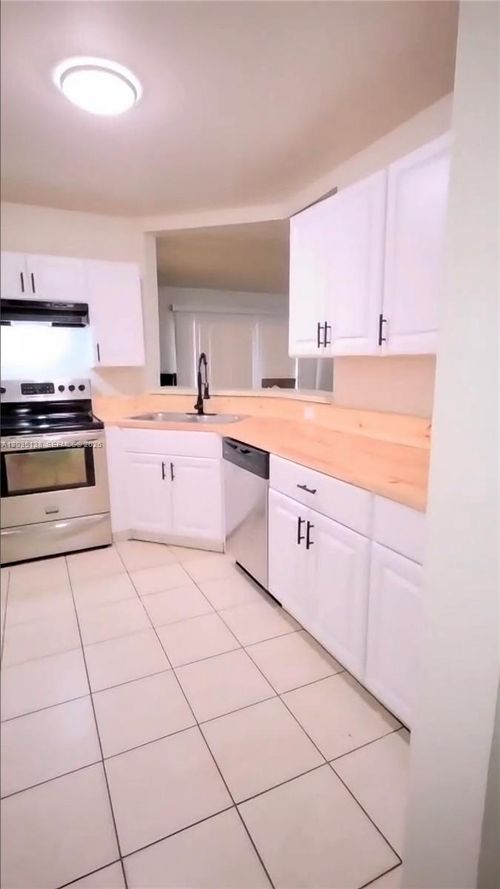 103-3465 Nw 44th St, Lauderdale Lakes, FL, 33309-4263 | Card Image