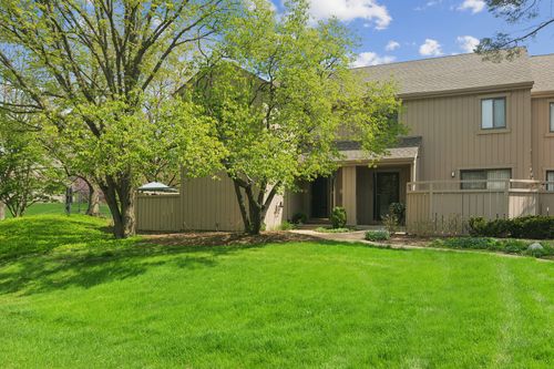 471 Old Barn Rd, Lake Barrington, IL, 60010-1720 | Card Image