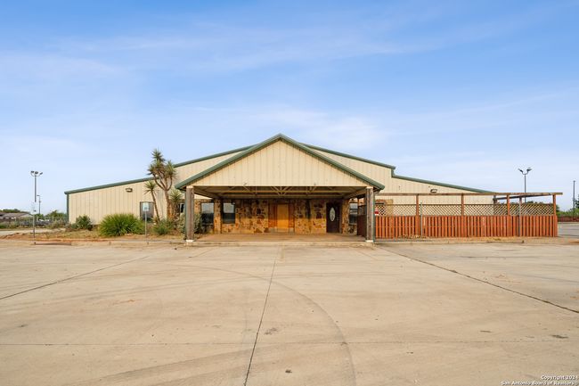 410 S Interstate 35, Home with 0 bedrooms, 0 bathrooms and null parking in Pearsall TX | Image 9
