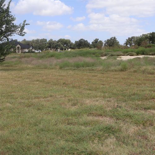 105 Huerta Road, Florence, TX, 76527 | Card Image