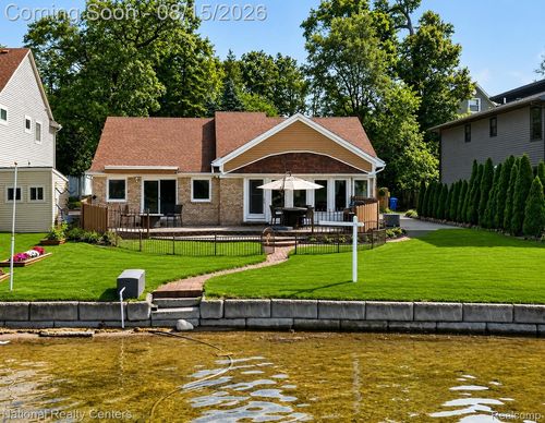 560 Black Oaks Trl, Howell, MI, 48843-6143 | Card Image