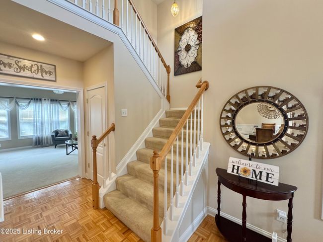 Foyer/stairway | Image 23