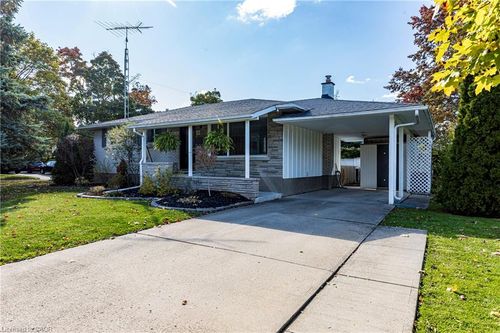 12 Ridley Heights Dr, Saint Catharines, ON, L2S2J2 | Card Image