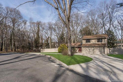 11 Jeanne Rd, Lake Grove, NY, 11755-1506 | Card Image
