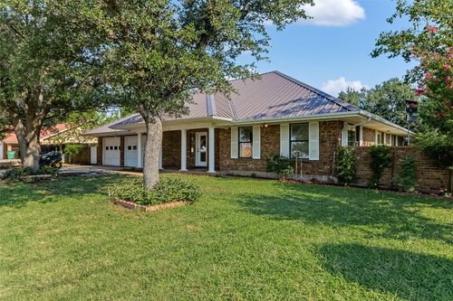 405 E Granite St, Llano, TX, 78643-3057 | Card Image