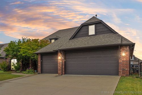 9408 N 96th East Ave, Owasso, OK, 74055-7279 | Card Image
