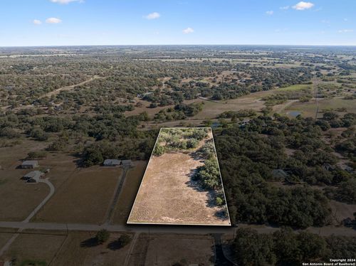 246 Shamrock Dr, Floresville, TX, 78114-6733 | Card Image