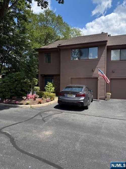 151b-151 Winchester Ct, Twp Washingtn, NJ, 07676-4352 | Card Image