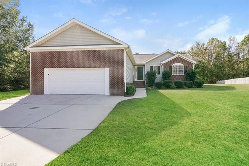 7873 Springdale Meadow Dr, Stokesdale, NC, 27357-7807 | Card Image