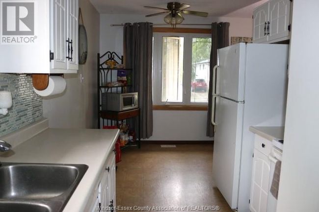 3372 Hemlock Rd, Home with 3 bedrooms, 2 bathrooms and null parking in Windsor ON | Image 8