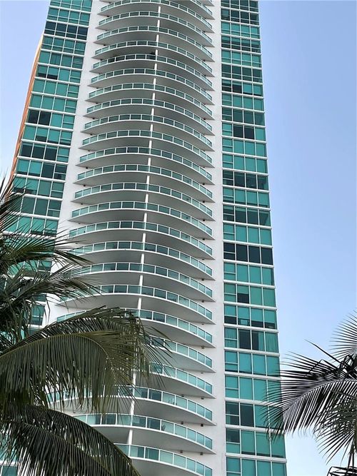 apt-502-2101 Brickell Ave, Miami, FL, 33129-2102 | Card Image