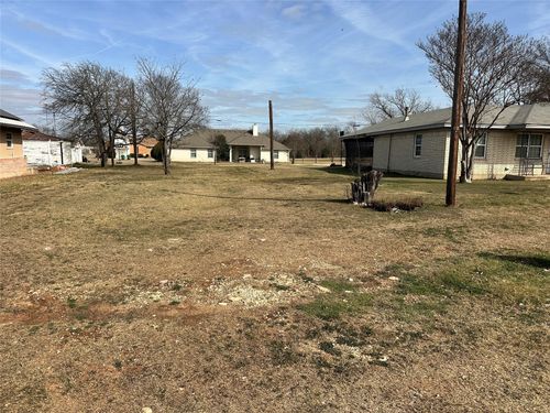 402 Garfield St, McGregor, TX, 76657-1758 | Card Image