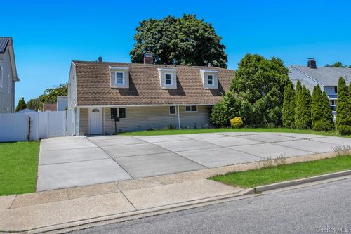 153 Sunrise Ln, Levittown, NY, 11756-4448 | Card Image