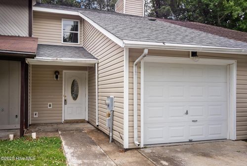 24 S Onsville Pl, Jacksonville, NC, 28546-5813 | Card Image